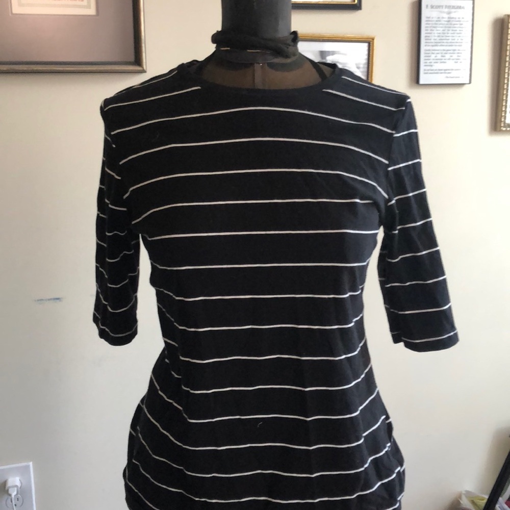 Black &white striped cropped sleeve T